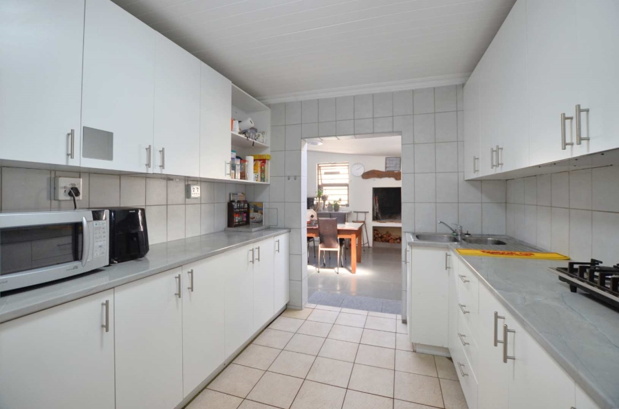 4 Bedroom Property for Sale in Bothasig Western Cape